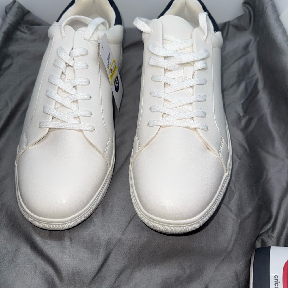 Men’s Size 13 Goodfellow & Co White with Navy Vegan Leather Sneakers New
